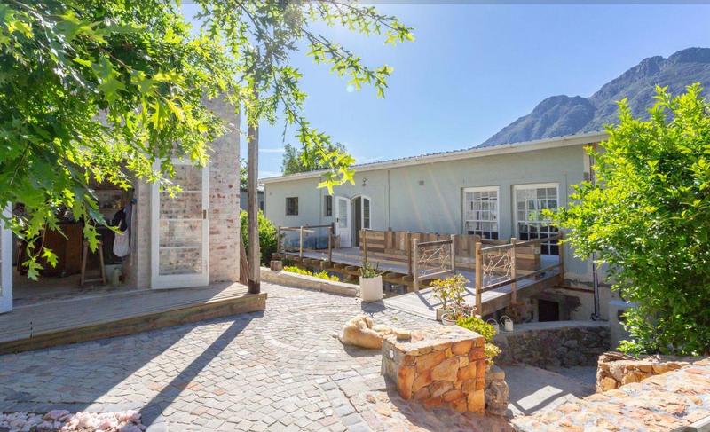 8 Bedroom Property for Sale in Hout Bay Western Cape